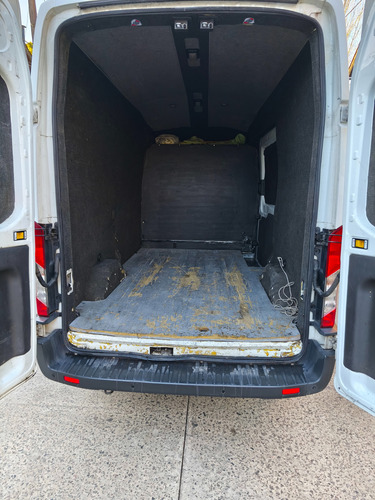 Ford Transit 2.2 Furgon Mediano 350m