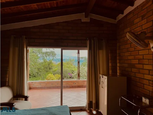 Finca Independiente En V. La Miranda Con Excelente...(mls#252449)