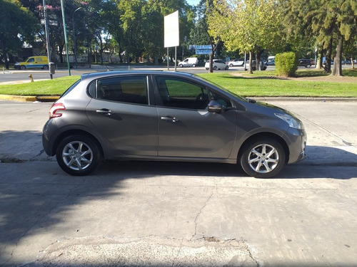 Peugeot 208 1.5 Allure Touchscreen 2014