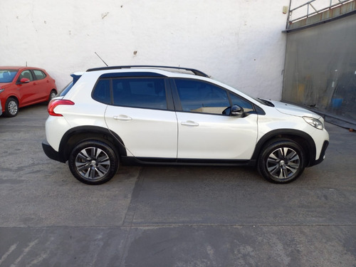 Imagen 9 de 14 de Peugeot 2008 Feline