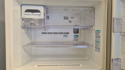Heladera no frost Electrolux DF50 blanca con freezer 430L