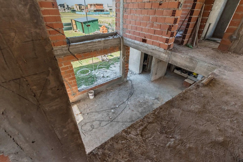 Casa 4 Ambientes A Estrenar En El Rebenque