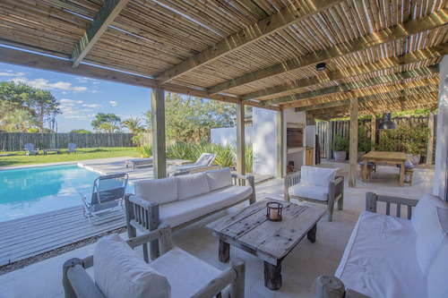 Casa En Alquiler Por Temporada De 3 Dormitorios En Pinar Del Faro (ref: Est-670)