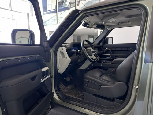 Land Rover Defender 2021