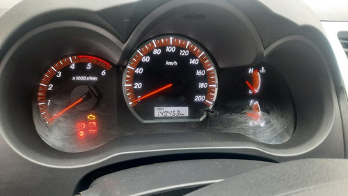 Imagen 4 de 11 de Toyota Hilux 3.0 Cd Srv Cuero 171 Cv 4x4 Manual