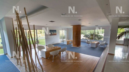 Departamento En Excelentes Condiciones, Punta Del Este- Ref: 3399