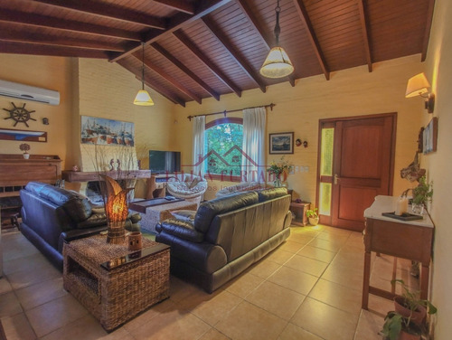 Espectacular Casa En Venta En Jardines De Córdoba, Ideal Para Vivir Todo El Año!- Ref: 2147