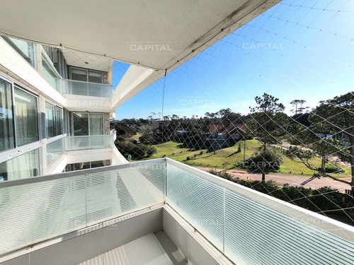 Imagen 14 de 19 de Venta Departamento Primera Línea Dos Dormitorios Y Dependencia De Servicio En Playa Mansa Punta Del Este - Punta Del Este Mansa