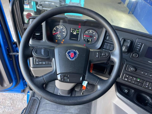 Scania P 360 Ano 2023 8x2 Bitruck Bem Nova Sem Detalhes