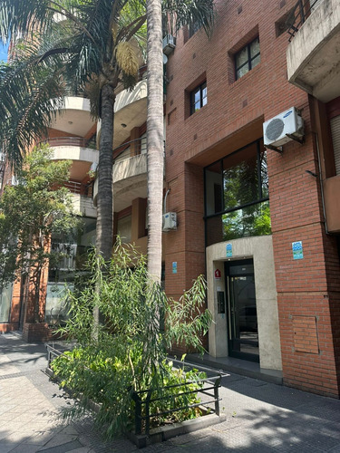 Alquiler. Rosario. Departamento 1 Dormitorio. Baño Completo. Quincho Y Patio De Uso Común. Buena Distribución
