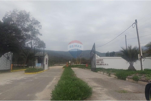 Terreno De 7,104 M2 En Oasis De La Campana