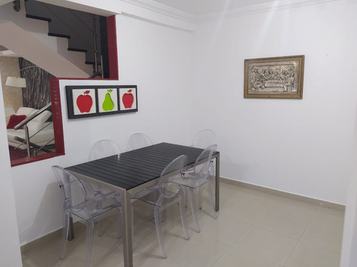 Imagen 5 de 25 de Town House En Urb. Lomas Del Este Res. Lomas Alto. Cl-fd605