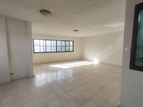 Casa En Venta En La Col. El Miraval, Cuernavaca Morelos.