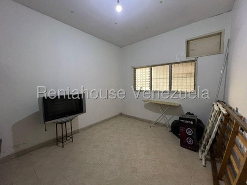 Casa En Venta Urb. Piñonal #25-17208 Rm
