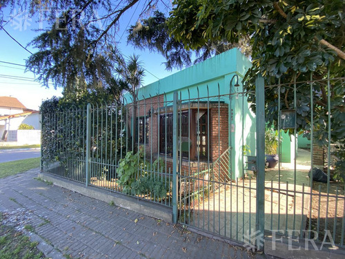 Venta Casa 3 Ambientes Con Cochera Y Fondo Libre En Quilmes (30010)