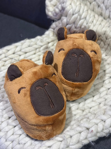 Pantuflas Capibara Peluche. Talles Para Niños Y Adultos