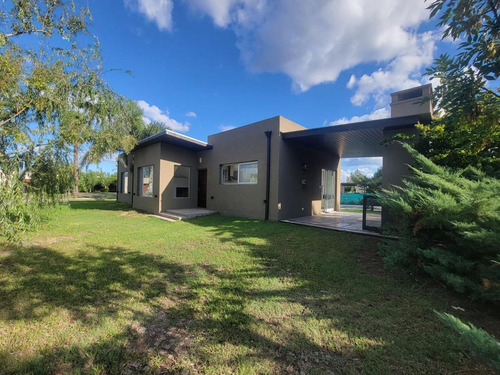 Imagen 2 de 18 de Casa En Puerto Roldán