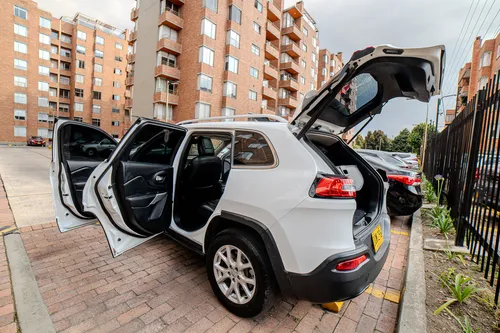 Jeep Cherokee 3.2 Longitude Plus