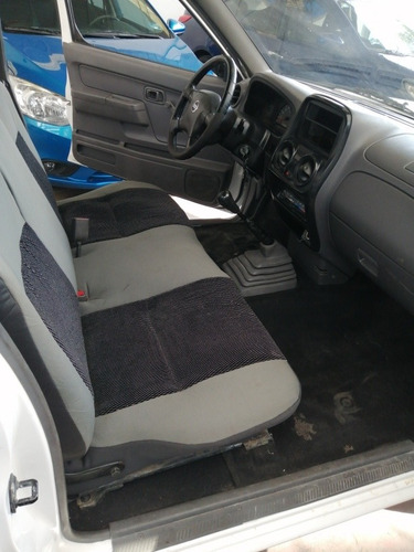 Imagen 7 de 10 de Nissan Np300 2014 2.4 Chasis Mt
