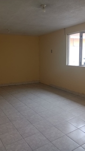 Casa En Venta Con 1 Departamento Independiente 180m2, Col. Jacarandas, Iztapalapa.