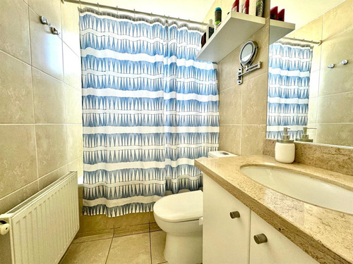 Casa En Venta Condominio De 5 Dorm Quincho. En Lo Barnechea