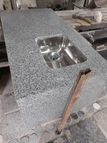Mesada Estándar 1.40x0.60 + Bacha + Zócalo