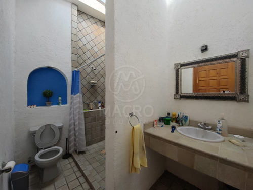 Casa En Venta En Fracc. Brisas De Cuautla De Un Nivel Con Alberca.