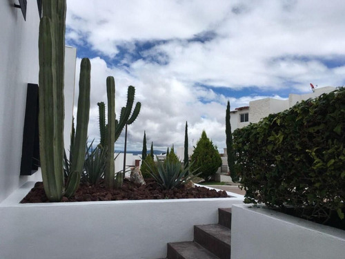 Preciosa Casa En Venta En Los Cipreses Corregidora