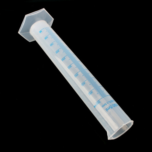 Prueba De Laboratorio De Medición Con Cilindro Graduado De P