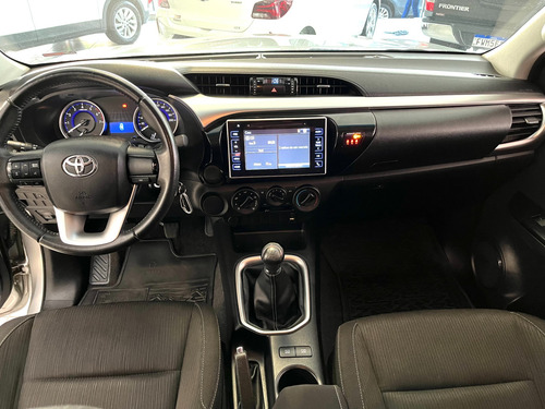 Toyota Hilux 2.7 SR 4X2 CD 16V FLEX 4P MANUAL
