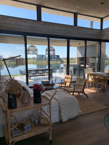 Casa A La Venta Con Vista A La Laguna De En El Barrio Riberas, Puertos Del Lago, Escobar