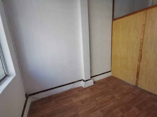 Monoambiente Sobre 18 De Julio Con Vista Despejada. Ideal Consultorio