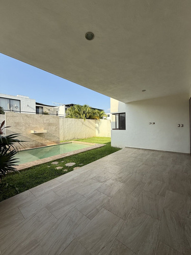 Casa De 4 Recámaras + Cuarto De Servicio, En Residencial Parque Natura En Cholul