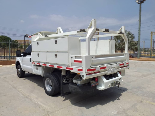 Imagen 3 de 14 de Ford F-350 4x4 Gas Activo Servicios Eléctricos