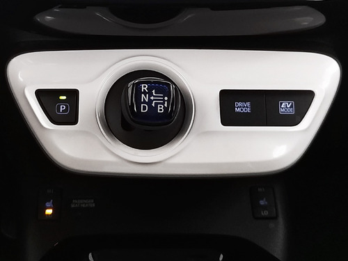 Imagen 13 de 15 de Toyota Prius Premium 2018 Rojo