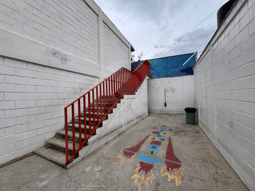 Vista Del Valle: Edificio En Venta Con Alberca, Ideal Para Escuelas.