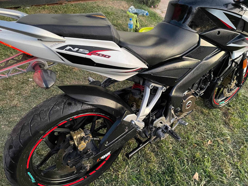 Imagen 12 de 16 de Moto Bajaj Rousser 200cc Impecable