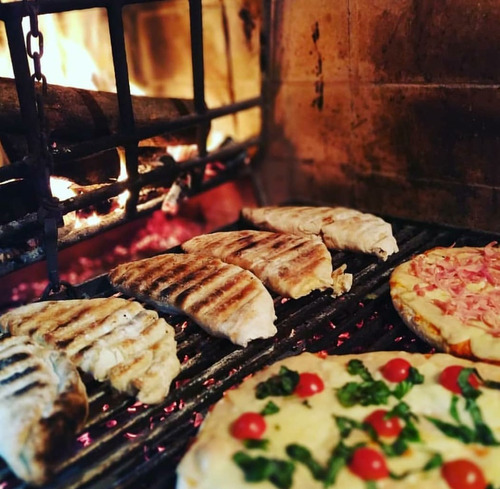 Servicio De Pizzas,calzone Y Chivito A La Parrilla Che Pizza