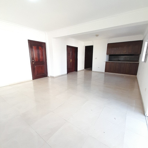 Apartamento En Alquiler De 3 Habitaciones En Arroyo Hondo