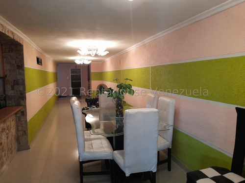 Imagen 3 de 25 de Casa Duplex Remodelada En Venta Urb Orticeño Estef 21-27270