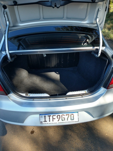 Imagem 6 de 11 de Volkswagen Voyage 2012 1.0 Vht Trend Total Flex 4p