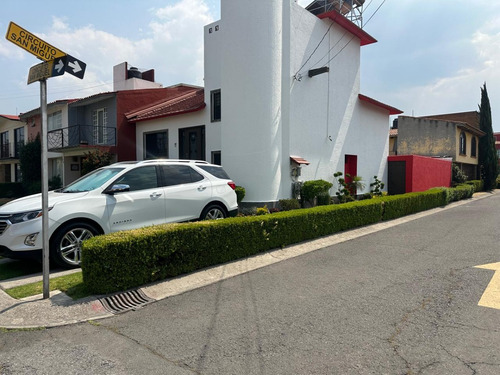 Casa En Venta En Metepec, Amplió Jardín, Fraccionamiento Con Vigilancia 24 Hrs A 45 Min De Sta Fe.