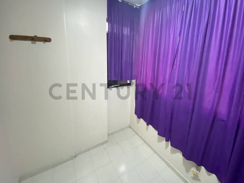 Apartamento En Venta En Barcelona. Colinas Del Neveri. Edif. Flamingo Suites