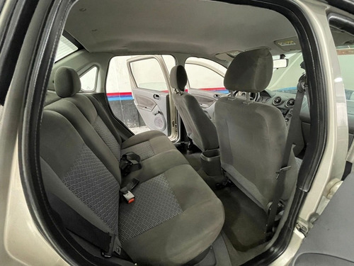 Imagen 14 de 19 de Ford Fiesta 1.6 Max Ambiente 2005
