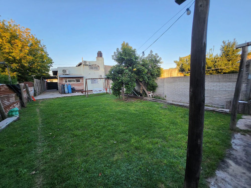 Casa En Venta - 3 Dormitorios 1 Baño - Cochera - 315mts2 - Ensenada