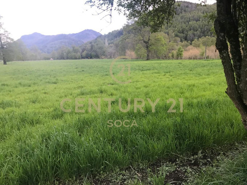 Espectacular Campo Con Aguas Termales