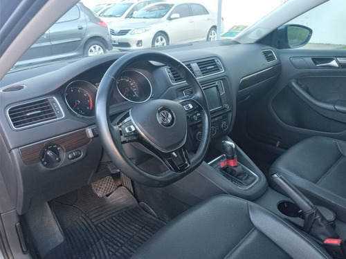 Imagen 8 de 15 de Volkswagen Vento 2.5 Luxury Tiptronic 2.016-