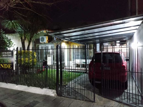 Imagen 1 de 14 de Casa Para 2 Familias En Venta En Banfield Oeste