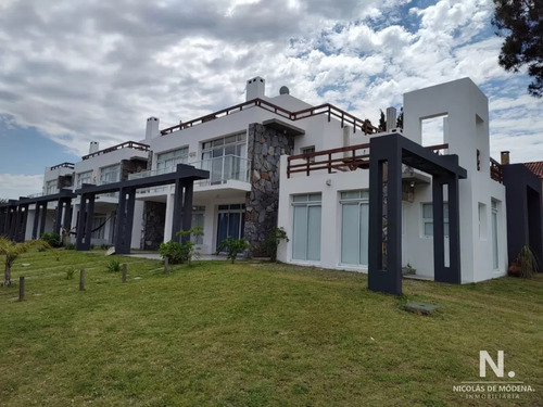 Venta Casa En Manantiales 3 Dormitorios 