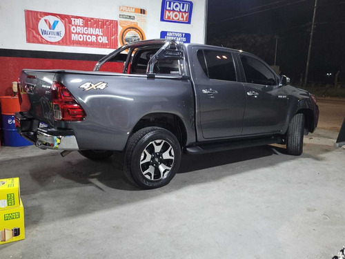 Imagen 4 de 10 de Toyota Hilux 2019 2.8 Cd Srx 177cv 4x4 At